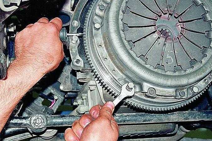 Как проверить электронную педаль газа и починить при необходимости