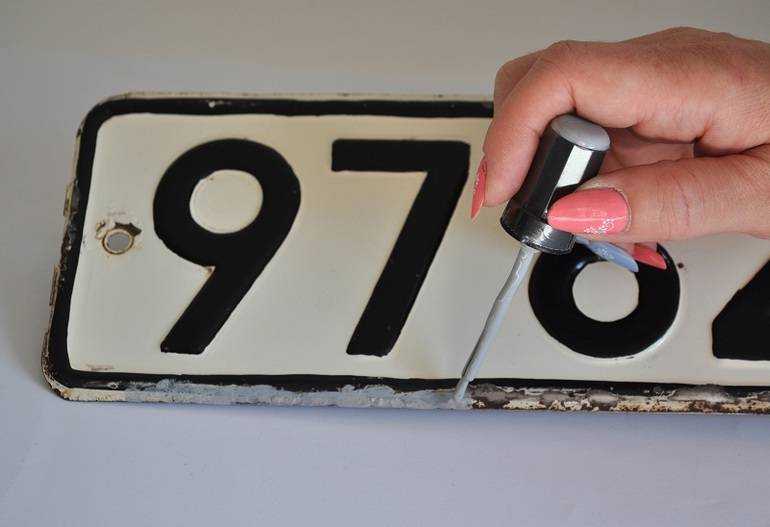 Можно ли подкрашивать государственные номера на автомобиле – как это сделать самому, есть ли штраф