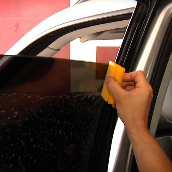 Как самостоятельно снять пленку тонировки со стекол автомобиля