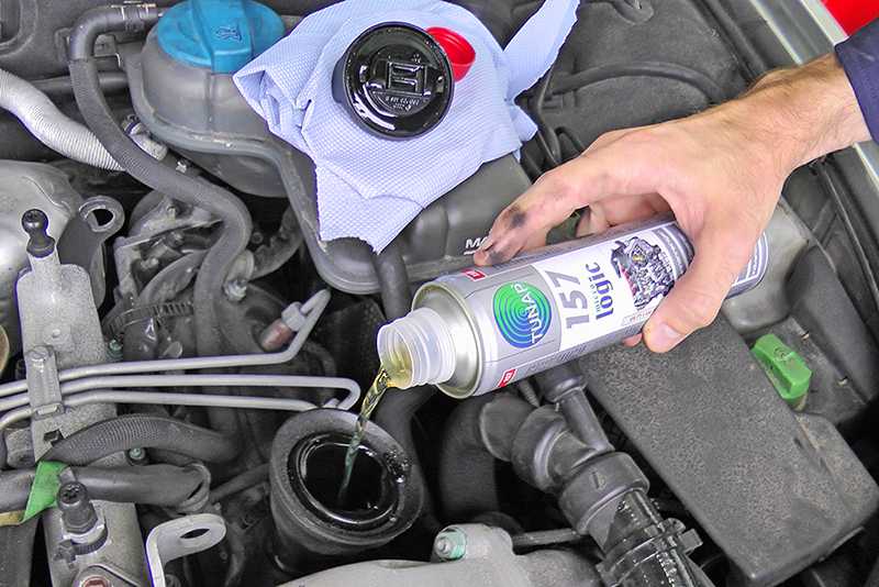 Как очистить двигатель от масла и грязи?