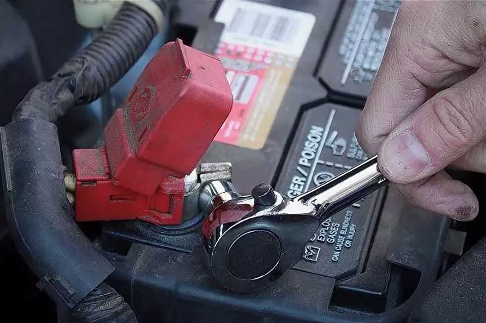Аккумулятор на автомобиль подключать сначала плюс или минус