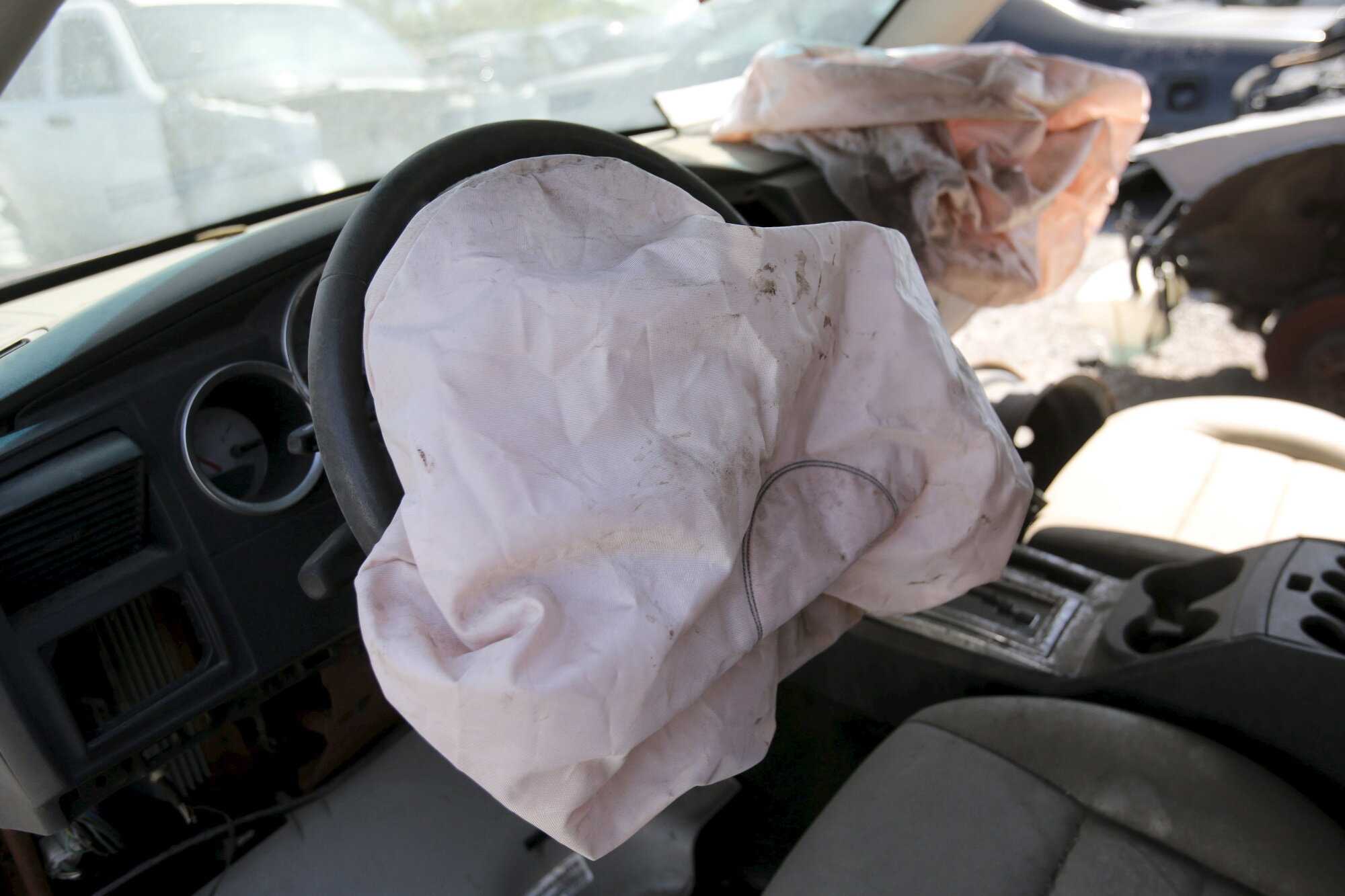 Как проверить подушки безопасности при покупке авто: советы эксперта