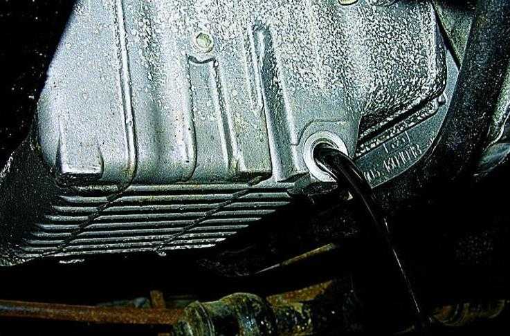 Через сколько менять масло в двигателе? выбор срока замены автомобильного масла