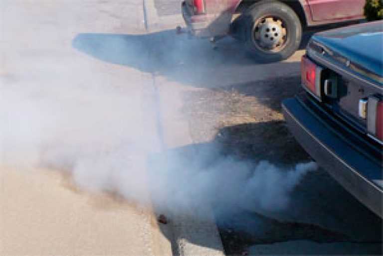 Сизый дым при перегазовке – автотоп